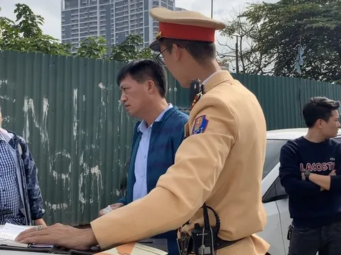 Tài xế bị phạt gần 40 triệu, tước GPLX 23 tháng sau bữa nhậu trong đám hỏi