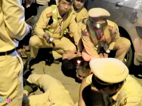 Tài xế say xỉn đánh vào mặt CSGT khi bị yêu cầu đo nồng độ cồn