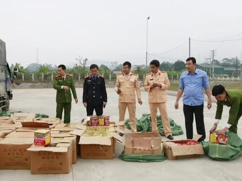 Bắt giữ vụ vận chuyển trái phép gần 1,1 tấn pháo nổ trên cao tốc Nội Bài - Lào Cai