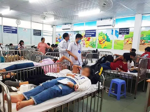 Gần 90 học sinh đi du lịch nhập viện cấp cứu sau khi ăn xôi gà