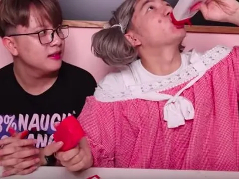 Dân mạng lên án gay gắt kênh YouTube triệu views dạy trẻ làm giả nước rửa bát, sữa tắm để uống