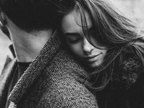 Trong tình yêu, chân thành mà không có tiền thì cùng nhau bước được bao xa?