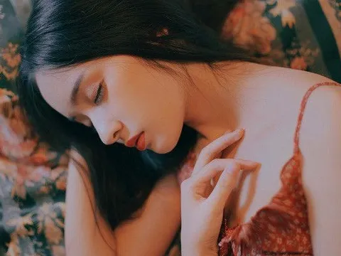 Này phụ nữ, suy diễn ít thôi cho đời bớt khổ