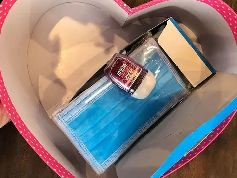 Bất ngờ với món quà Valentine 'siêu độc' mà Ưng Hoàng Phúc tặng vợ