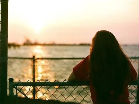 Phụ nữ càng mạnh mẽ bao nhiêu càng thèm cảm giác được che chở bấy nhiêu