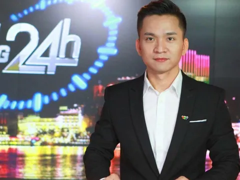 Khoe ảnh đeo nhẫn đôi, MC Hạnh Phúc chuẩn bị làm đám cưới