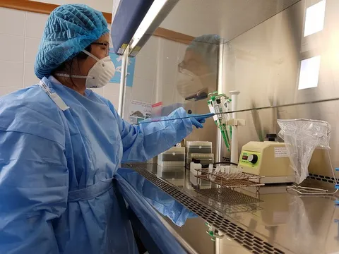 Kết quả mẫu xét nghiệm Covid-19 của cụ bà ho, sốt sau khi quá cảnh tại Hàn Quốc