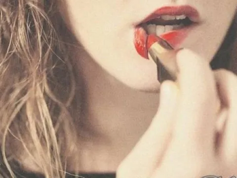 Khí chất của đàn bà, hà cớ gì vì vài ba lời đàm tiếu của nhân gian mà run rẩy