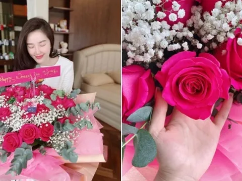 Ca sĩ Bảo Thy và các sao nữ đồng loạt khoe quà mùng 8/3
