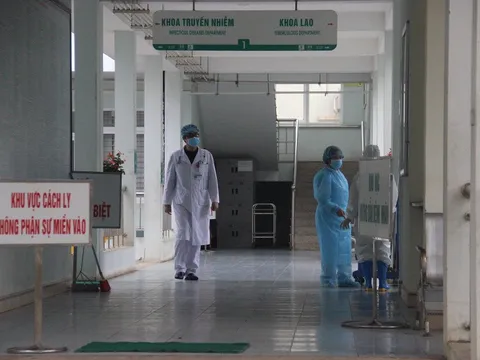 Cách ly 180 người tiếp xúc với 2 du khách Anh nhiễm Covid-19 du lịch tại Lào Cai