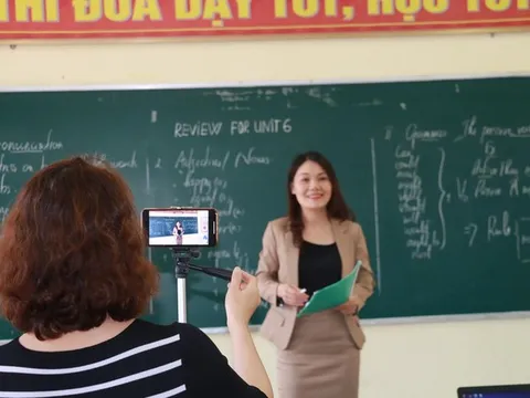 Từ 9/3, Hà Nội dạy ôn cho học sinh lớp 9, lớp 12 qua truyền hình