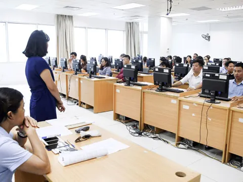 Có được dự tuyển cùng lúc hai vị trí công chức không?