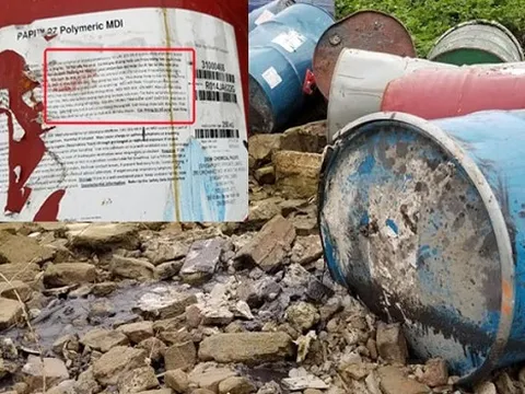 Hà Nội: Xác định đối tượng xả chất thải nghi độc hại xuống sông Hồng