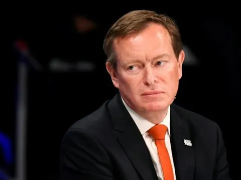 Kiệt sức vì chống dịch Covid-19, Bộ trưởng Y tế Hà Lan từ chức