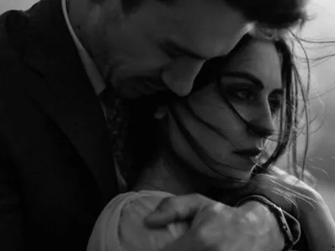 Đàn bà dẫu là hoa hay cỏ dại cũng không bao giờ là thứ để đàn ông mang ra đùa cợt