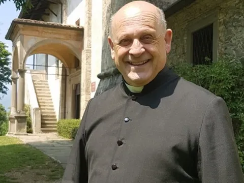 Linh mục Ý mắc Covid-19 qua đời sau khi nhường máy thở cho bệnh nhân trẻ