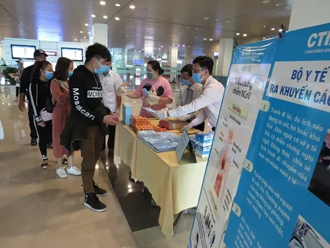 Dừng vận chuyển người Việt Nam từ nước ngoài về sân bay Nội Bài