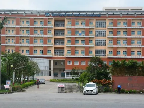 Bắt tạm giam trưởng khoa bệnh viện Đa khoa trung ương Quảng Nam cùng 2 điều dưỡng