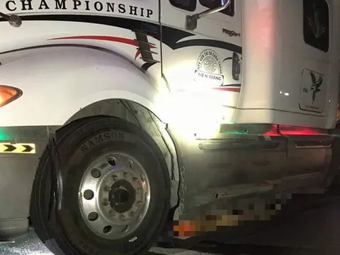 Xe container kéo thi thể nạn nhân đi gần 60 km sau tai nạn