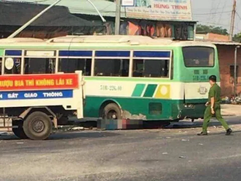 Xe khách hỏng phanh tông chết người đang dừng đèn đỏ