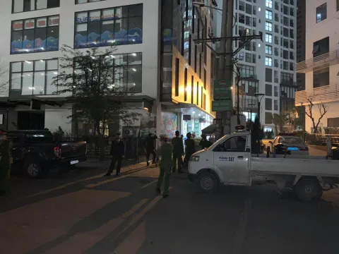 Xuất hiện trường hợp nghi nhiễm COVID-19 tại Nam Từ Liêm, 2 tòa chung cư bị phong tỏa