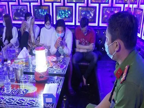 Phát hiện 26 đối tượng dương tính với ma túy trong quán karaoke lúc rạng sáng