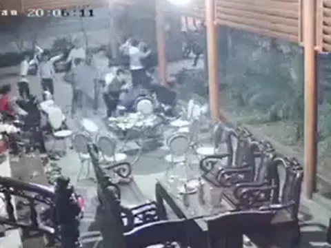 Tạm giữ 20 thanh niên xông vào nhà dân chém 2 người bị thương