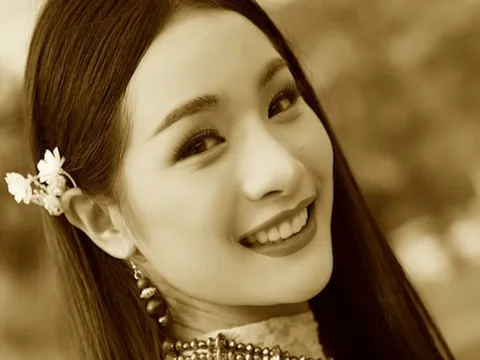 Á hậu Thái Lan qua đời ở tuổi 22 vì tai nạn xe hơi