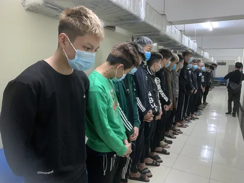 Khởi tố 17 đối tượng chém nhầm người đi đường tử vong