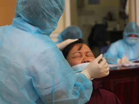 Sáng 12/3, Hà Nội xét nghiệm sàng lọc COVID-19 cho người dân khu vực nguy cơ