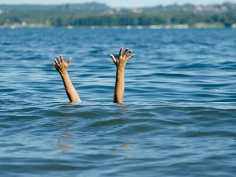 Hai nữ sinh rủ nhau tắm sông bị đuối nước tử vong