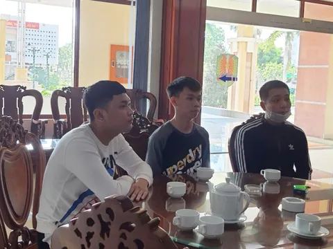 Thêm 3 đối tượng ra đầu thú và giao nộp vũ khí trong vụ nổ súng ở quán karaoke