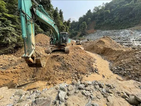 Vụ sạt lở ở Rào Trăng 3: Hoàn thành việc ngăn đập, tạo dòng chảy mới