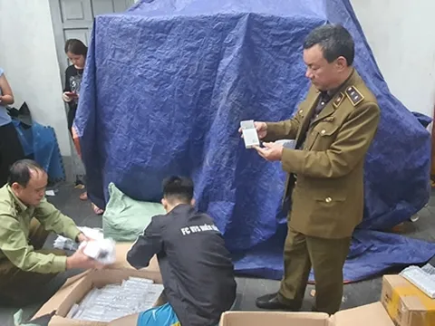 Hà Nội: Phát hiện hơn 2.000 sản phẩm pin dự phòng giả mạo nhãn hiệu Samsung