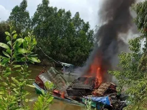 Nổ bình gas trên phà ở Long An, 3 người thương vong