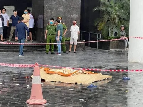 Hà Nội: Người đàn ông rơi từ tầng cao chung cư xuống đất, tử vong