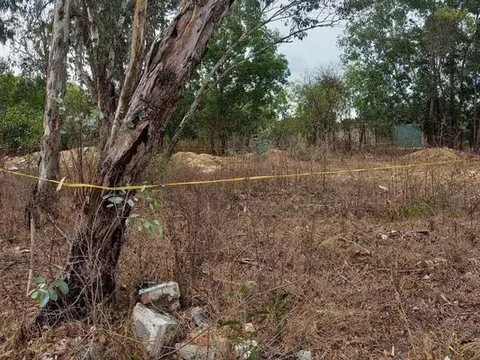 Bé gái 5 tuổi tử vong bất thường ở bãi đất trống, nghi bị xâm hại