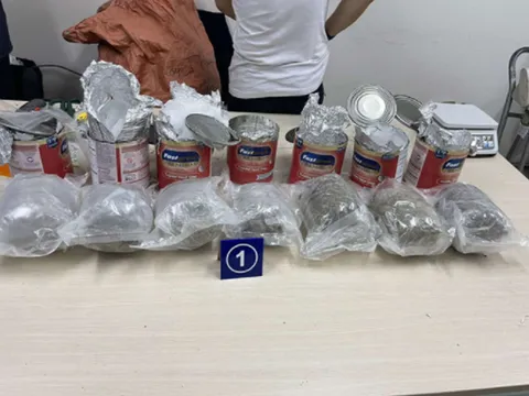 Phát hiện 36kg ma túy giấu trong lô hàng quà biếu