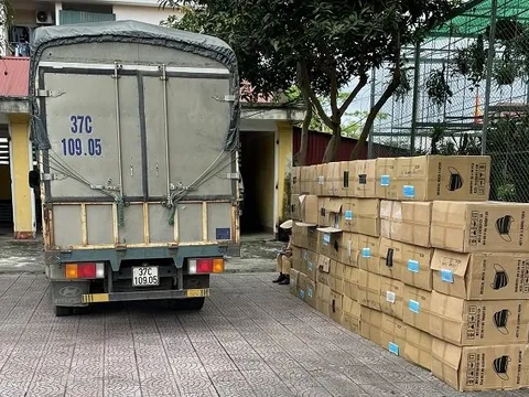 Bắt giữ xe tải chở 122.500 khẩu trang không rõ xuất xứ ở Hà Tĩnh