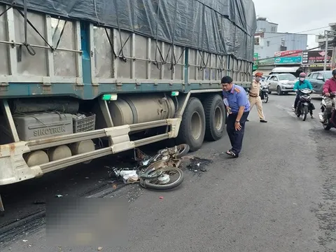 Nam sinh lớp 12 tử vong sau va chạm với xe tải