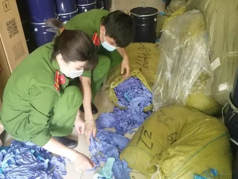Hà Nội: Phát hiện gần 3 tấn găng tay y tế không rõ nguồn gốc