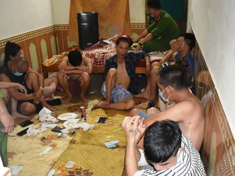 Bắt quả tang 12 đối tượng sử dụng ma túy, bay lắc trong nhà nghỉ giữa mùa dịch