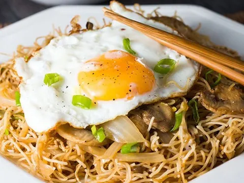 Cao Bằng: Hai cháu bé tử vong sau khi ăn mì xào trứng