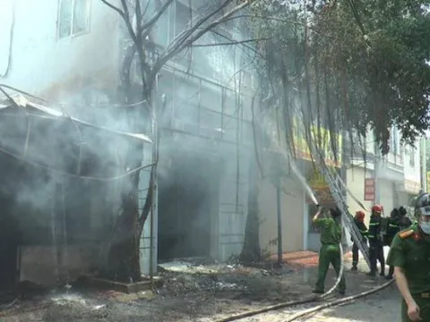 Hà Nội: Quán vịt nướng ở Thường Tín bất ngờ bốc cháy