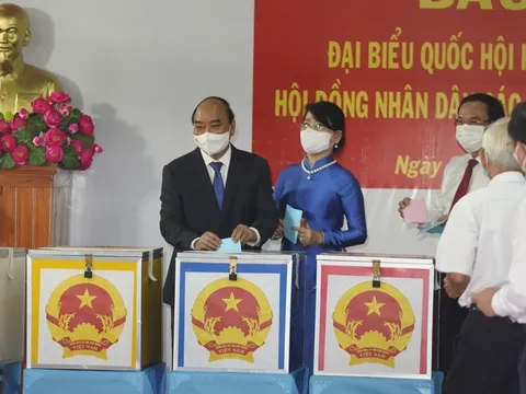 Phát huy tinh thần đoàn kết, hăng hái đi bầu cử để chọn người đức, tài xây dựng đất nước