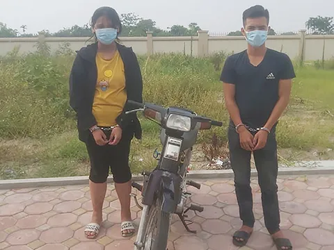 Hà Nội: Thiếu nữ 16 tuổi cùng bạn trai vật ngã tài xế xe ôm, cướp xe máy