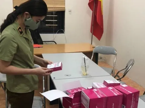 Phát hiện 800 bộ kit test COVID-19 'lậu' trên ô tô đỗ ở chung cư