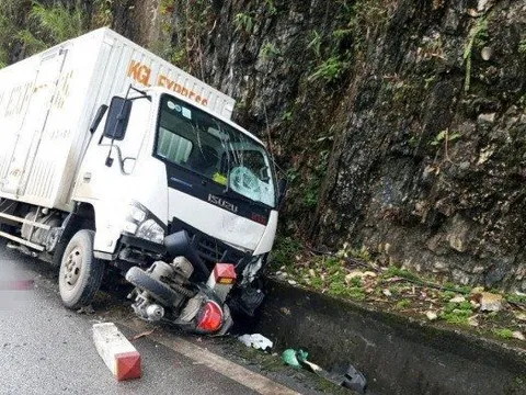 Hòa Bình: Va chạm với ô tô, người phụ nữ điều khiển xe máy tử vong tại chỗ