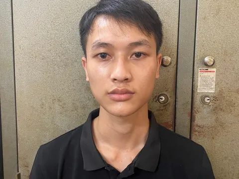 Bắt 'tú ông' 21 tuổi điều gái mại dâm giá 6 triệu đồng/lượt ở Hà Nội