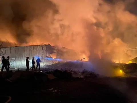 Cháy lớn tại công ty sản xuất nhựa bao bì ở Đồng Nai